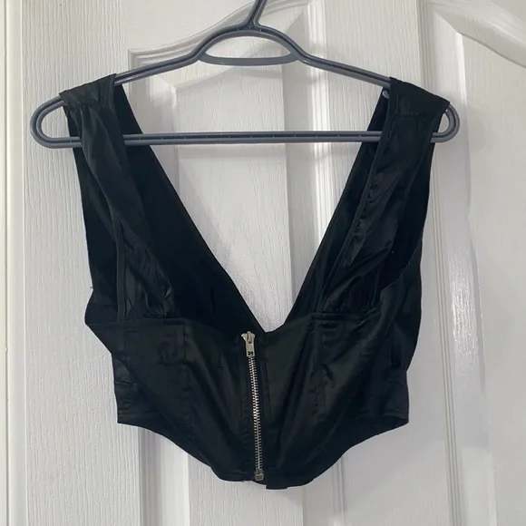 Missguided Cropped Tank - Picture 3 of 3